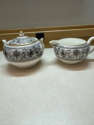 Crema y azucarero negro florentino Wedgwood con tapa porcelana de hueso Foto 1 de 4