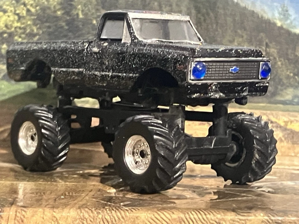 Loose 1:64 1972 Chevy K-10 LIFTED Custom Paint - Image 1 of 4