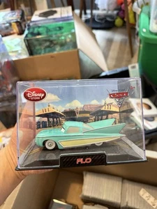 Disney PIXAR Cars 2 Flo Diecast Car Disney Store Como Nuevo - Imagen 1 de 6