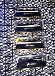 Corsair Dominator Platinum 32 GB (4 x 8 GB) DDR3-1600 CL9 Memory - Picture 1 of 3