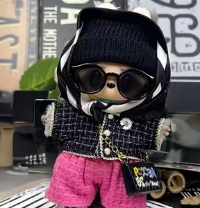 Luxus Outfit Set für Labubu Figuren – Schwarze Jacke, Pinke Shorts & Accessoires - Bild 1 von 2