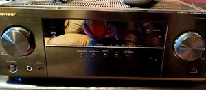 Receptor de sonido envolvente HDMI Pioneer VSX-524 - 5,1 canales incluido con control remoto - Imagen 1 de 3