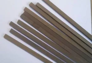 Qualitäts Nussbaum Leistenholz 6mm x 6mm x 457mm Konvolut 50 Leistenholz mit ST66X5 - Bild 1 von 1