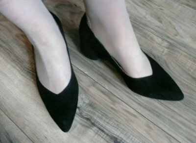 Zapatos de salón FRENCH CONNECTION de gamuza negros sin cordones de 2 pulgadas con tacón ancho punta puntiaguda talla 40 Foto 1 de 4