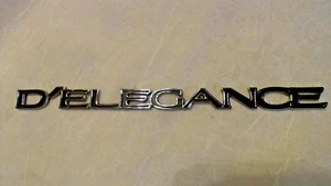 Emblema Cadillac D'Elegance 1998 9 pulgadas de largo cromado plástico - Imagen 1 de 7