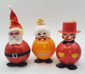 Vintage Weihnachtsschmuck drei Weihnachtsmänner Frau Clown Kunststoff Hongkong - Bild 1 von 8