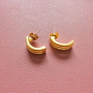 Gold tone earrings hoop studs pierced pre-owned 1.5cm - Picture 1 of 2