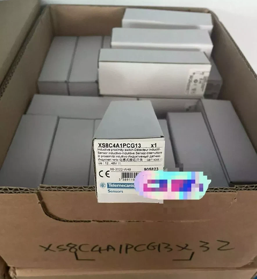 1PC New Telemecanique XS8C4A1PCG13 Sensor Proximity Switch - Image 1 of 1