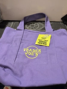 👻NUOVA Trader Joe’s Mini Halloween Tote Bag (Viola) Dolcetto o Trattamento Tela  - Foto 1 di 6