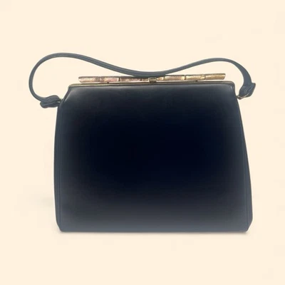 20 世纪 60 年代复古海军蓝手提包竹制风格金色框架白色内部中世纪 — 第 1/4 张图片