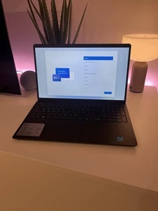 Dell 3520 Inspiron 15 15.6" FHD i3-1215U 1.2GHz Intel UHD Graphics 8GB RAM 256GB - Foto 1 di 12