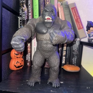 King Kong 2020 Legendary and Wbei Action Figure Gorilla Item No 35581 Toy Used - Picture 1 of 4