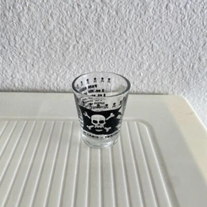 Skull & Crossbone Schnapsglas mit Schmerzmittel Rezept - Bild 1 von 2