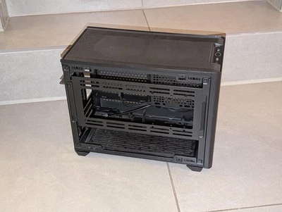 Cooler Master MasterBox NR200P | Mini-ITX Gehäuse mit optionalem Sichtfenster - Bild 1 von 4