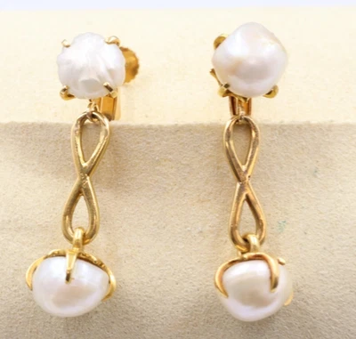 Pendientes de clip vintage de perlas y oro de 18 quilates de Tiffany & Co Foto 1 de 4