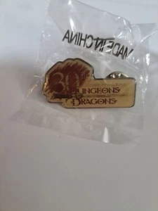 D&D Dungeons & Dragons 30th Anniversary Pin WOTC Metall Pin - Bild 1 von 1