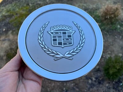 CADILLAC DEVILLE FLEETWOOD OEM WHEEL CENTER CAP CHROME & SILVER ALLOY 1991-1993 - Image 1 of 2