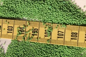 Cuentas de semillas de vidrio veneciano de colección 22/0 verde opaco # 5 joyas artesanales / 14 gramos - Imagen 1 de 3