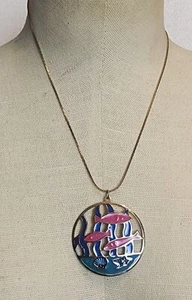 Vintage Firmato Berebi Color Argento Blu Rosso Smalto Pesce Ciondolo Rotondo 17 - Foto 1 di 4