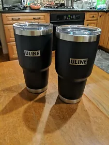 Nuevo vaso YETI Rambler con tapa deslizante magnética 30 oz - azul marino (texto personalizado “ULINE”) - Imagen 1 de 2