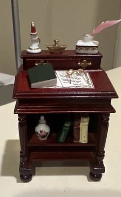 Secretária e acessórios vintage miniaturas para casa de bonecas - Imagem 1 de 4