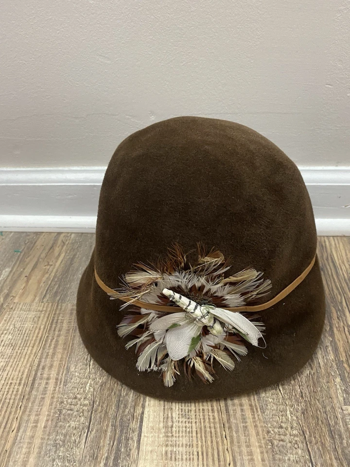 Chapéu Derby Eugenia A Kim Pena e Mosca Dragão - Imagem 1 de 4