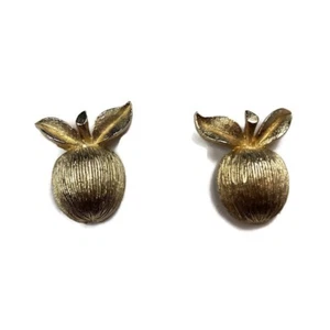 Vintage Sarah Coventry Textured Gold Tone Apple & Leaves Clip On Earrings - Picture 1 of 4