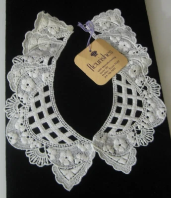 Mantón cuello desmontable vintage de encaje con botones en punta blanco con etiqueta Foto 1 de 4