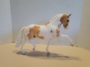 Breyer Breyerfest 2025 Aprovecha el Día Sorpresa BRILLANTE Palomino Pinto Carrera Especial - Imagen 1 de 13