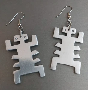 Aluminium figürliche Cutout Ohrringe Südwesten Stamm leicht silberfarben 2 5/8" - Bild 1 von 6