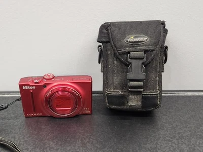 尼康 COOLPIX S8200 1610 万像素红色紧凑型数码相机带 2 块电池和保护壳 阅读 — 第 1/4 张图片