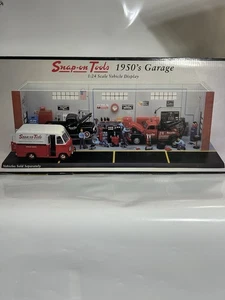 1:24 Snap-on Tools Diorama Pieces 2002 Garage Display 3 Mechanics & Accessories - Picture 1 of 8