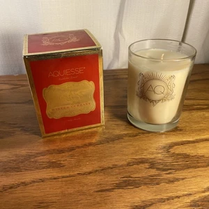 AQUIESSE Winter Johannisbeere Luxus Soja Kerze - 10 Oz - 100 Stunden - Bild 1 von 5