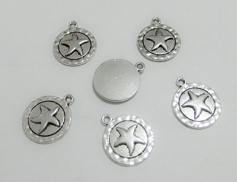 5pz charm ciondolo rotondo con stella marina colore argento tibetano  18x15mm  - Immagine 1 di 1