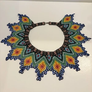 Huichol Perlen Halskette Halsband Latz Samen Handarbeit mexikanisch Boho indianisch Regenbogen - Bild 1 von 9