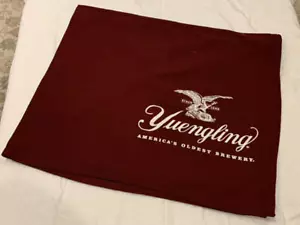 "NUEVA MANTA DE LANZAMIENTO DE LANA MARRÓN DE CERVEZA YUENGLING AMÉRICAS MÁS ANTIGUA 50"" X 62" - Imagen 1 de 3