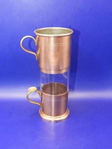 Antigua cafetera francesa de cobre y latón para cocina con taza - Imagen 1 de 9