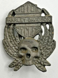 VTG 1970s 80s Harley Davidson Motorcycle Cast Skull and Wreath Cap Jacket Pin - Picture 1 of 3