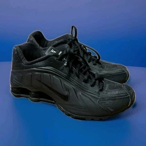 Nike Shox R4 Mens 11 "Triple Black Matte" Shoes Low Top Sneakers 104265-044 - Picture 1 of 7