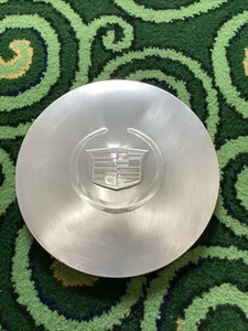 2002-2006 CADILLAC ESCALADE OEM CENTER HUB CAP MACHINED 9593887 15040220 - Picture 1 of 2