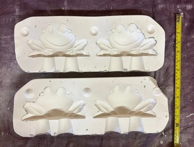 Clay Magic 4114 Paquete de Dos Almohadillas Lilly Rana 3"T x 6"W Molde Cerámico Foto 1 de 4