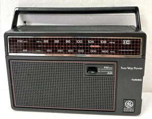 Vintage GE General Electric FM/AM Portable Radio w/ 2 Way Power 7-2660D *Tested - Picture 1 of 11