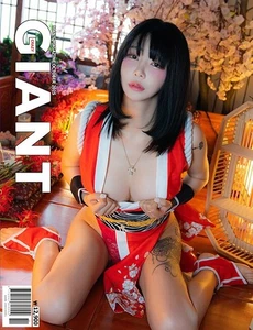 Crazy Giant Korea October 2025 Man's Magazine - Picture 1 of 1