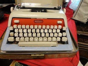 Macchina da scrivere vintage Royal Futura 800 in rara tricolore rosso, bianco e blu con custodia - Foto 1 di 8