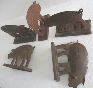 ANTIQUE LOT OF FIVE PIGS / HOGS , IRON HAND MADE - Picture 1 of 11