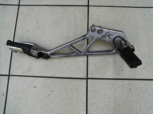 B2. Honda VF 750 F RC15 Fußrastenhalter Rechts + Fußraste vorn + hinten - Picture 1 of 1