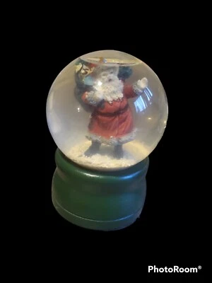 Dept 56 Neiman Marcus Christmas 1991 Music WaterGlobe Santa. Music plays tested - Image 1 of 2