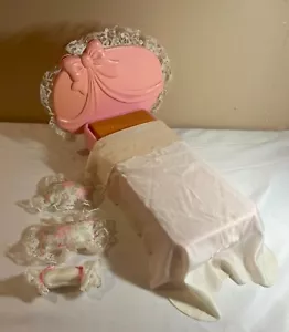 Barbie Puppenmöbel - Vintage süße Rosen Bett mit Kopfteil & Kissen - 1987 - Bild 1 von 2