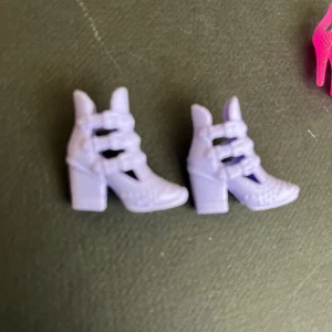 Barbie Fashionistas scarpe bambola viola lavanda fibbia stivaletti scarpe - Foto 1 di 2