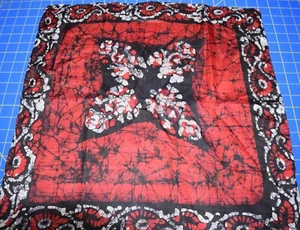 3901 Silk batik hankie, red/black, Contemporary Designs, India - Picture 1 of 2